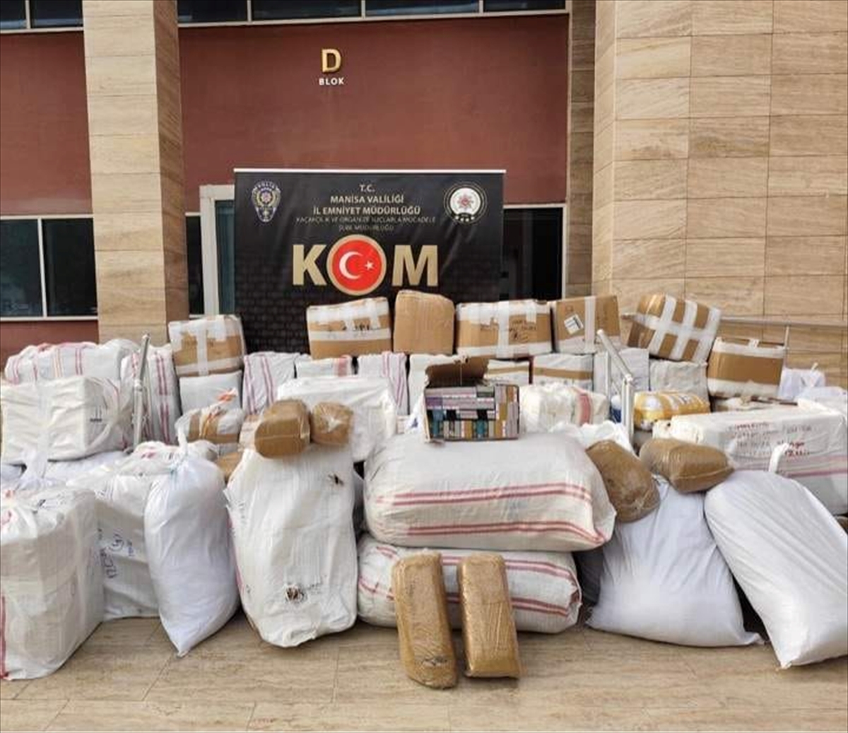 Manisa'nın kaçakçılık operasyonunda 2 şüpheli yakalandı