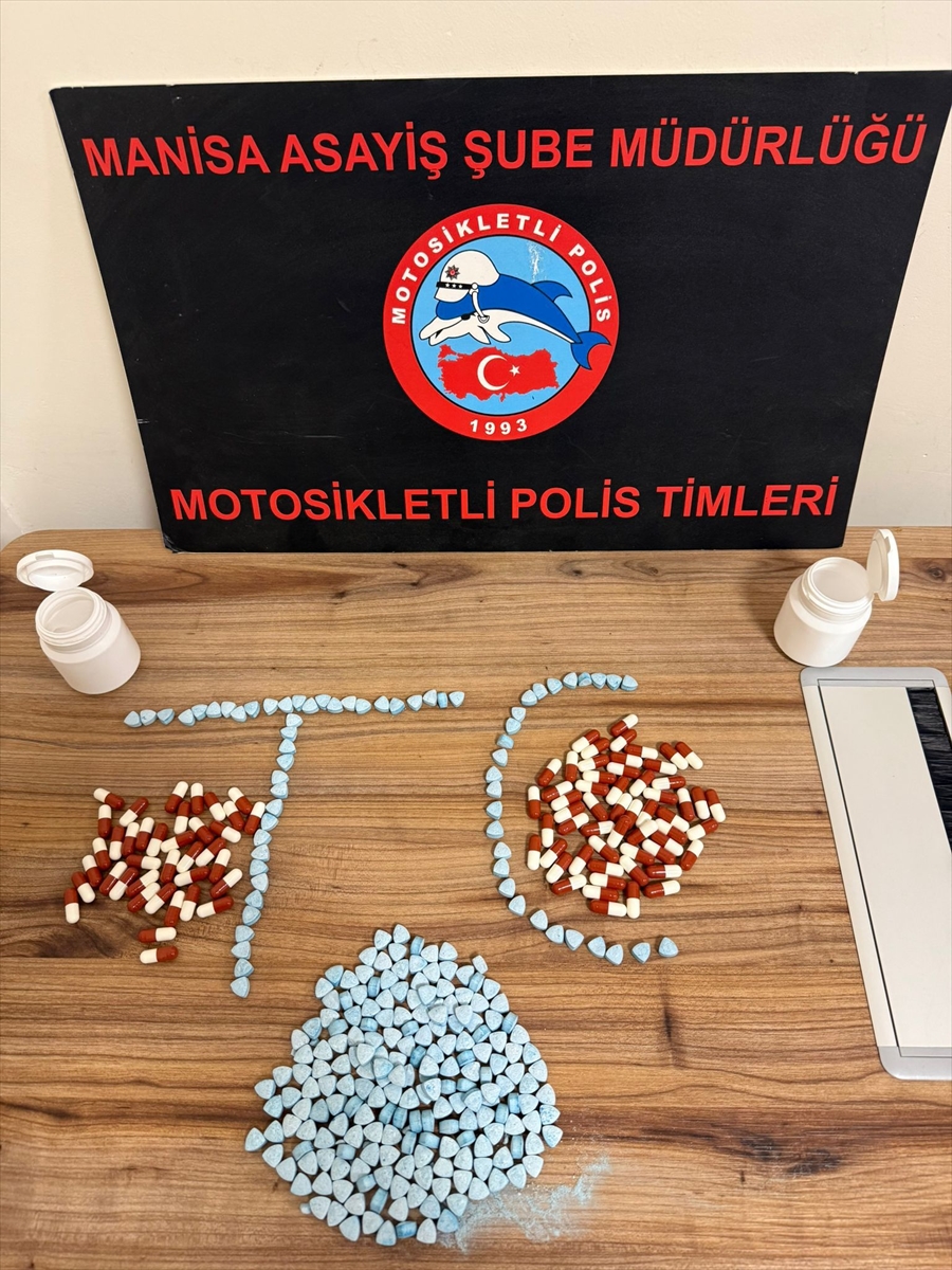 Manisa'da uyuşturucu hapla kaçan 2 şüpheli, kovalamacayla yakalandı