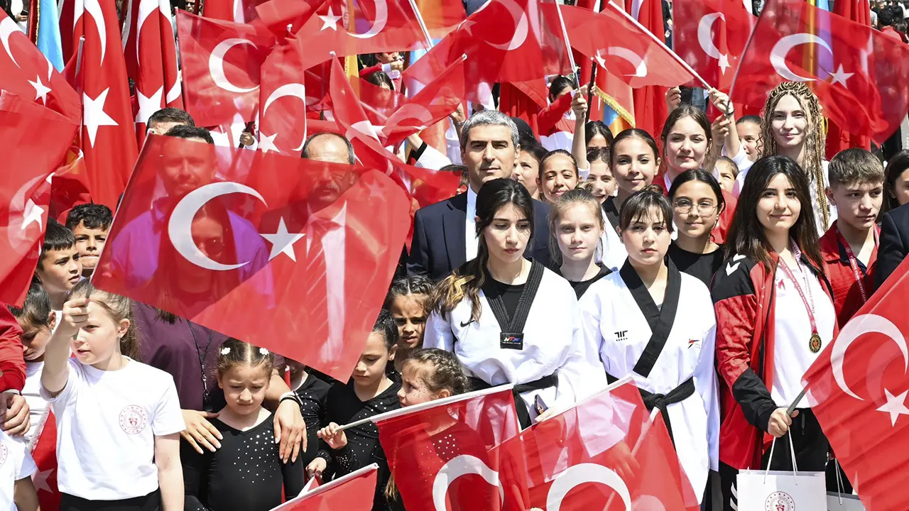 Uşak Valisi Dr. Naci Aktaş'tan 19 Mayıs Mesajı