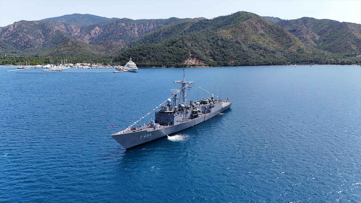 Muğla'da Deniz Kuvvetleri gemileri ile Sahil Güvenlik botları ziyarete açıldı
