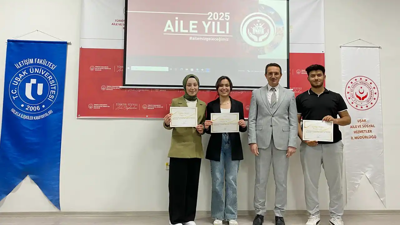 Üniversitesi Öğrencilerine Teşekkür Belgesiyle Anlamlı Takdir