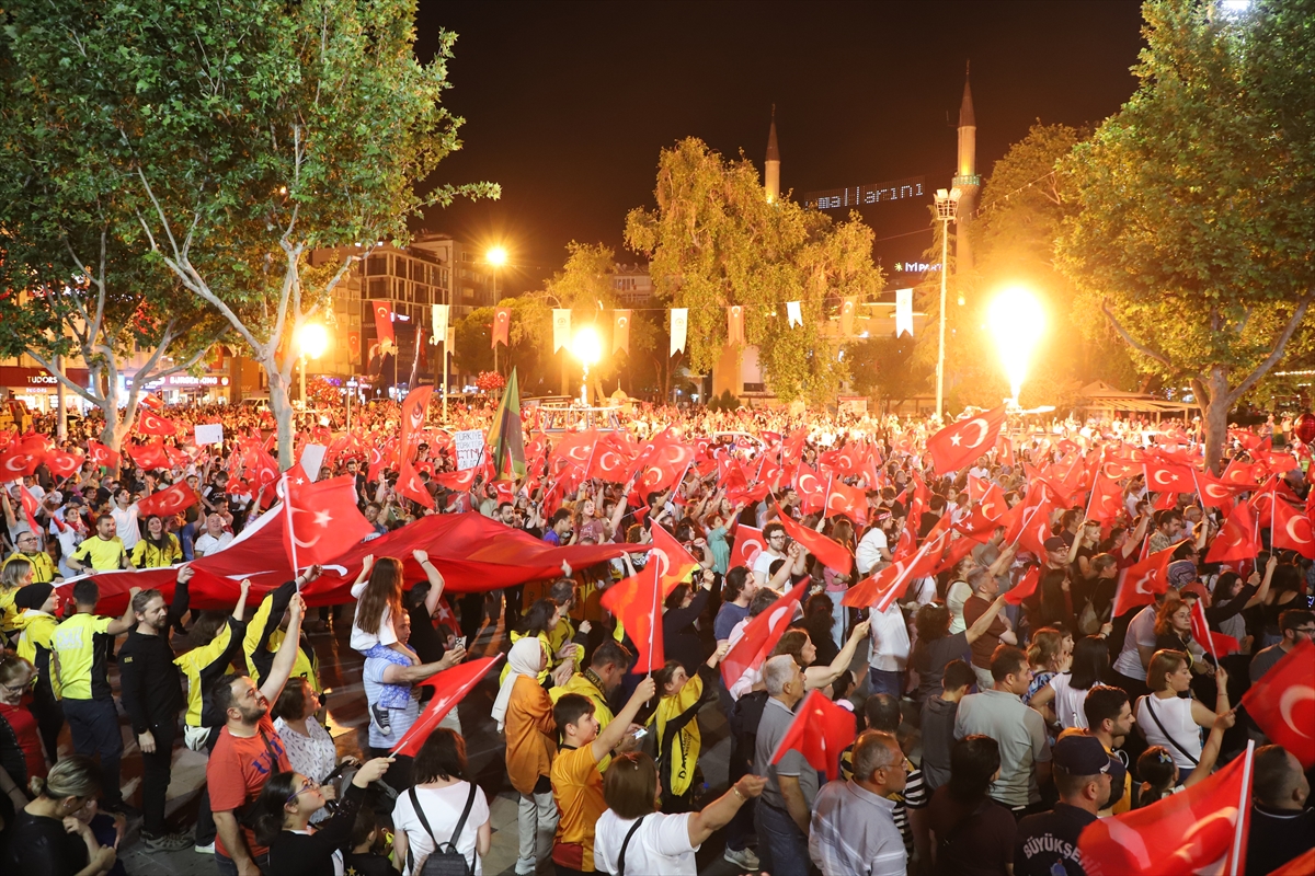 Denizli'de 19 Mayıs etkinlikleri kapsamında fener alayı düzenlendi
