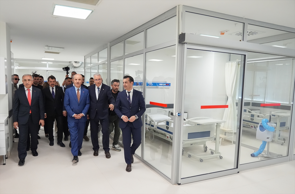 YÖK Başkanı Prof. Dr. Özvar, İzmir'de konuştu
