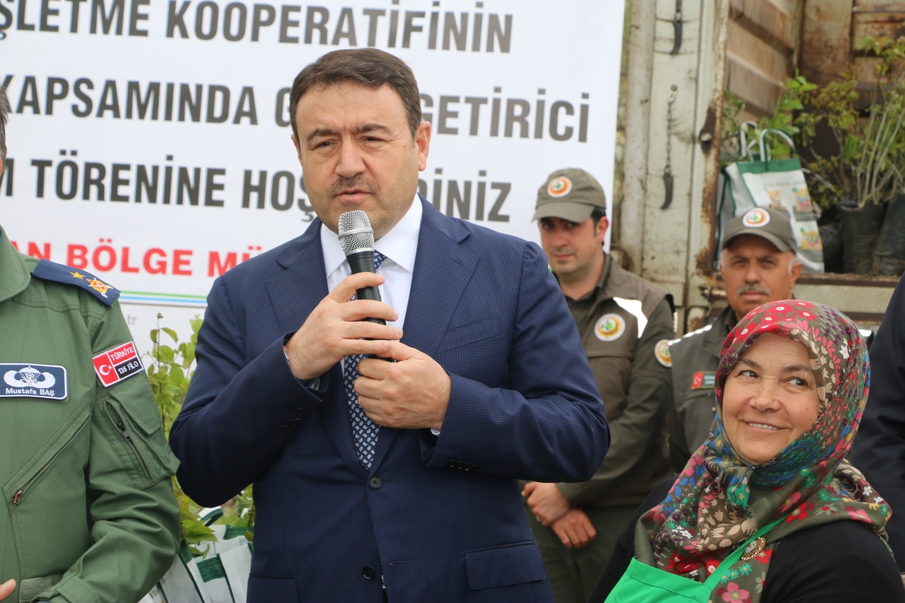 Kütahya’da kadın kooperatifine gelir getirici fidan desteğinde bulunuldu