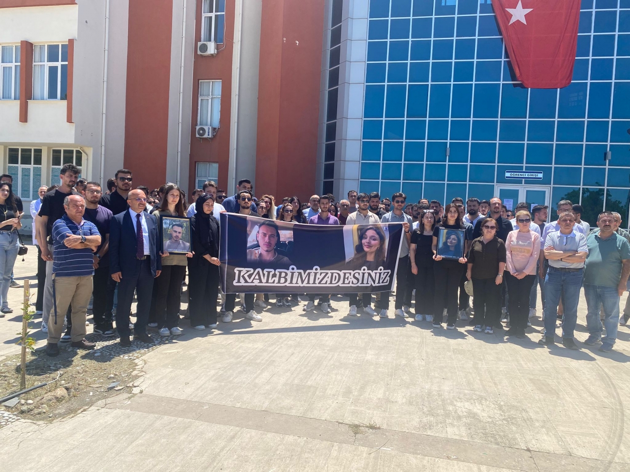 Aydın'da kazada ölen üniversite öğrencileri anısına fidan dikildi