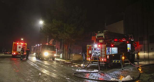 Tekstil fabrikasında çıkan yangın söndürüldü