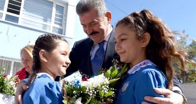 Uşak Valisi Dr. Turan Ergün ;  “ÇOCUKLARIMIZ VE GENÇLERİMİZ EN ÇOK AİLELERİNDEN ALACAĞI DESTEKLE MUTLU OLURLAR.”