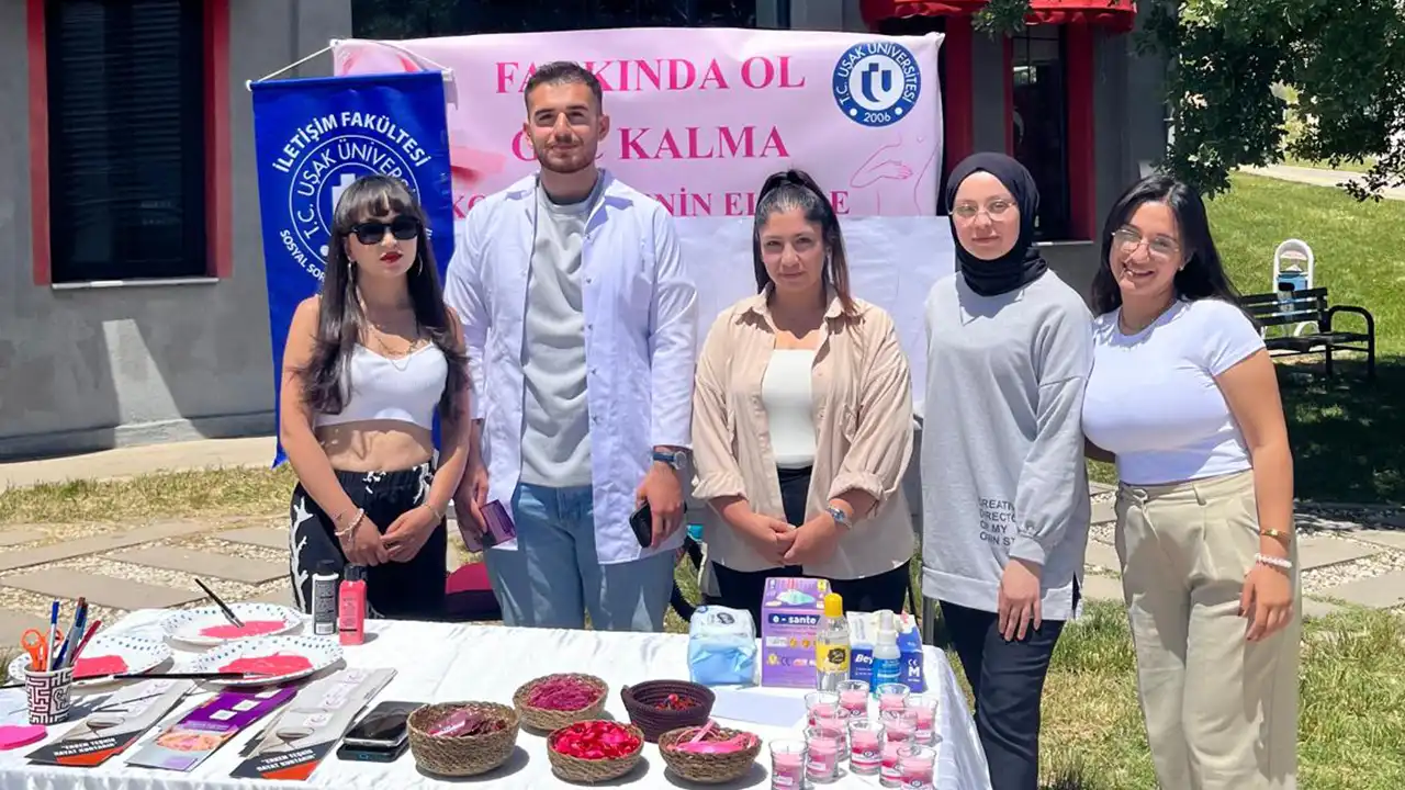 Öğrencilerinden Meme Kanseri Farkındalığı İçin Anlamlı Proje