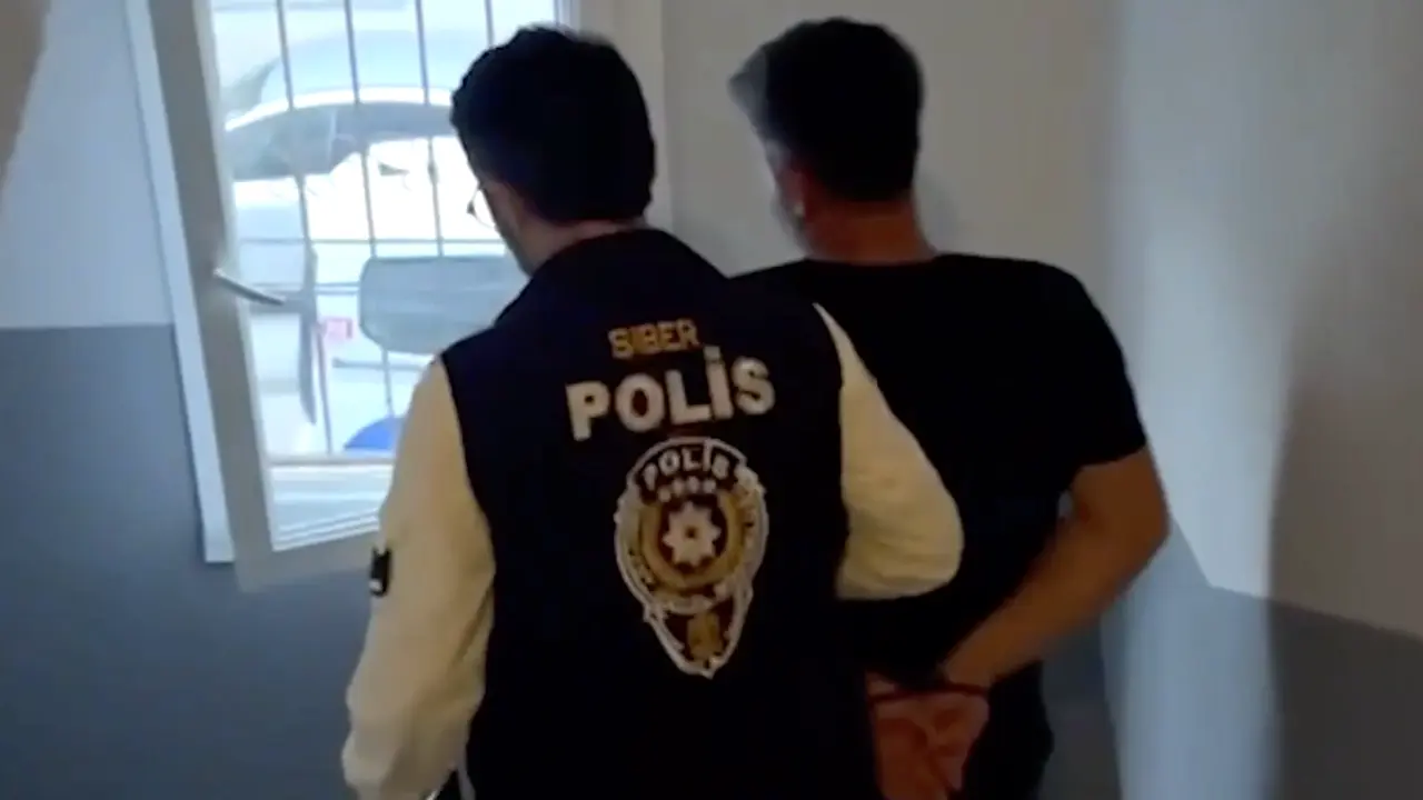 İzmir'de 2 firari hükümlü yakalandı