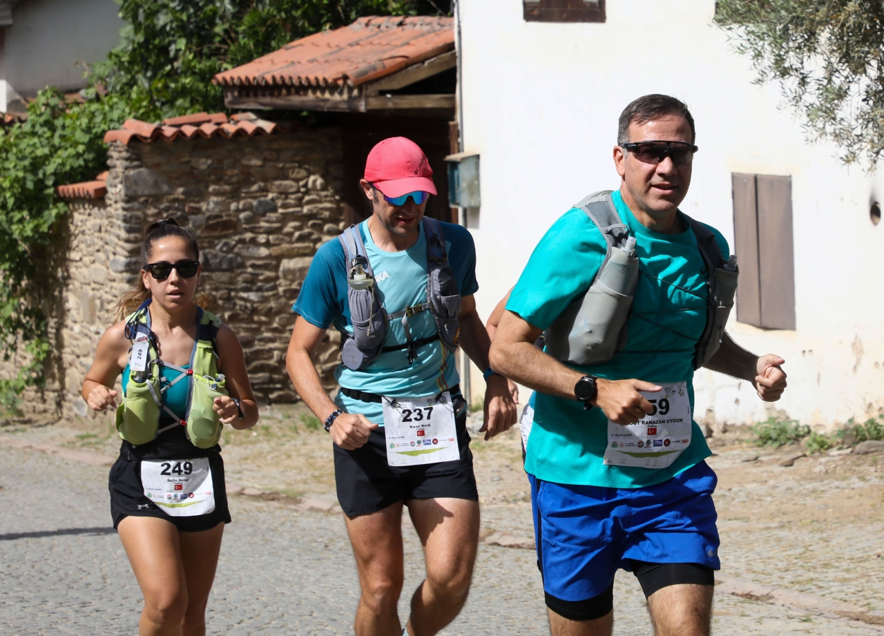 İzmir'de Efeler Yolu Ultra Trail yarışları başladı