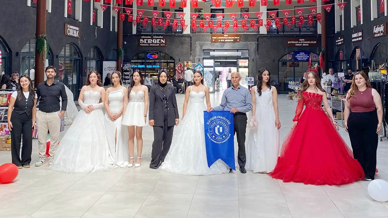 Öğrenciler Uşak'ın Moda Tasarımcısıyla Buluştu