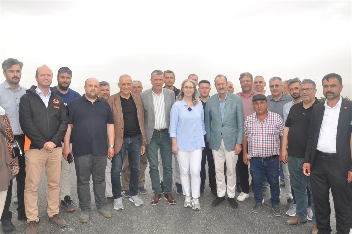 İzmir milletvekilleri Çankırı ve Osmanoğlu, Ödemiş Çevre Yolu'nda test sürüşü yaptı