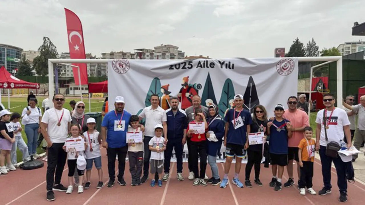 Yönüm Aile, Yolum Doğa: Uşak’ta 49 Aile Parkura Çıktı