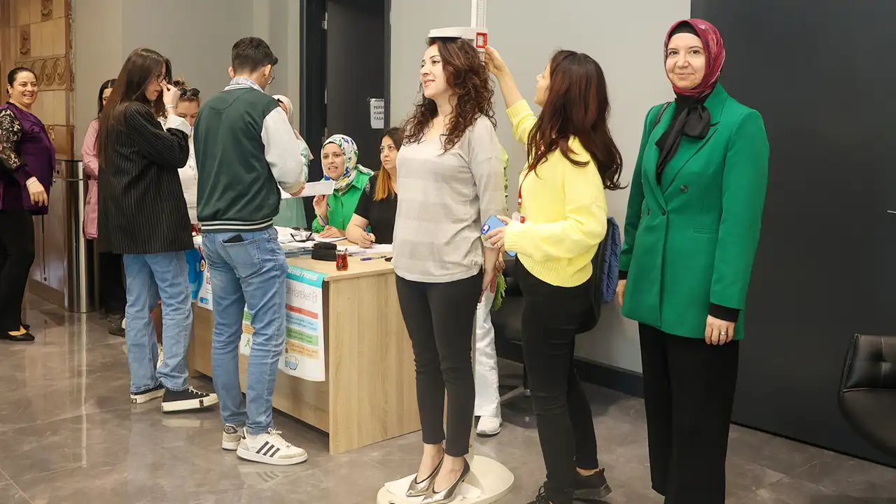 Belediye Personelinin Boy ve Kilosu Ölçüldü