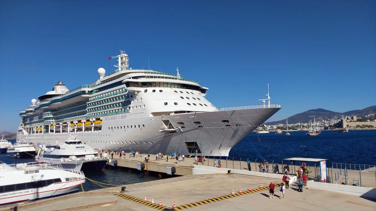 Bodrum'a "Brilliance Of The Seas" kruvaziyeriyle 2 bin 253 turist geldi