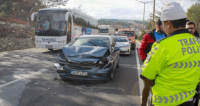 Uşak'ta zincirleme trafik kazasında 4 kişi yaralandı