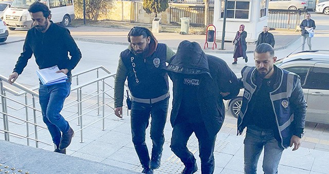 Uşak'ta Bir Kişinin Kamyonetinde Öldürülmesine İlişkin 1 Şüpheli Tutuklandı