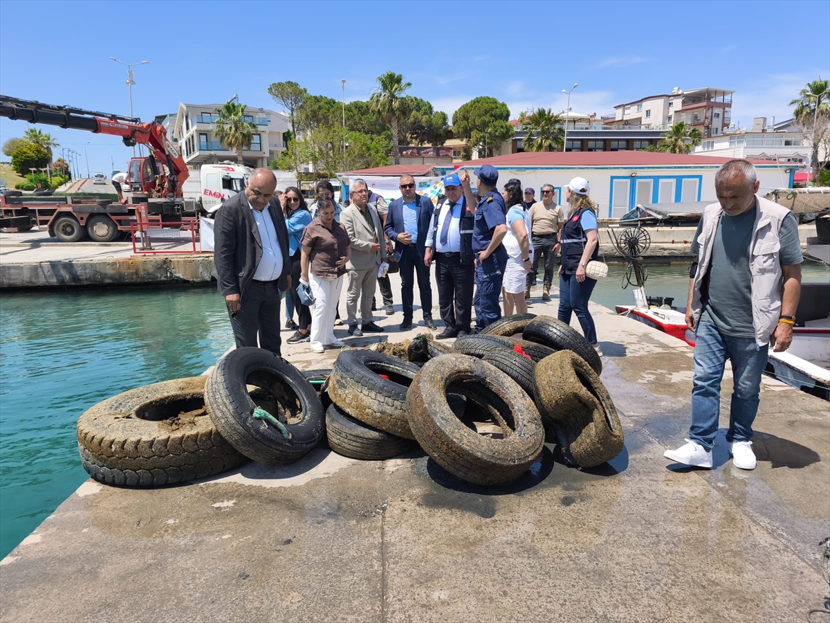 Kuşadası ve Didim'de denizdeki atıklar toplandı