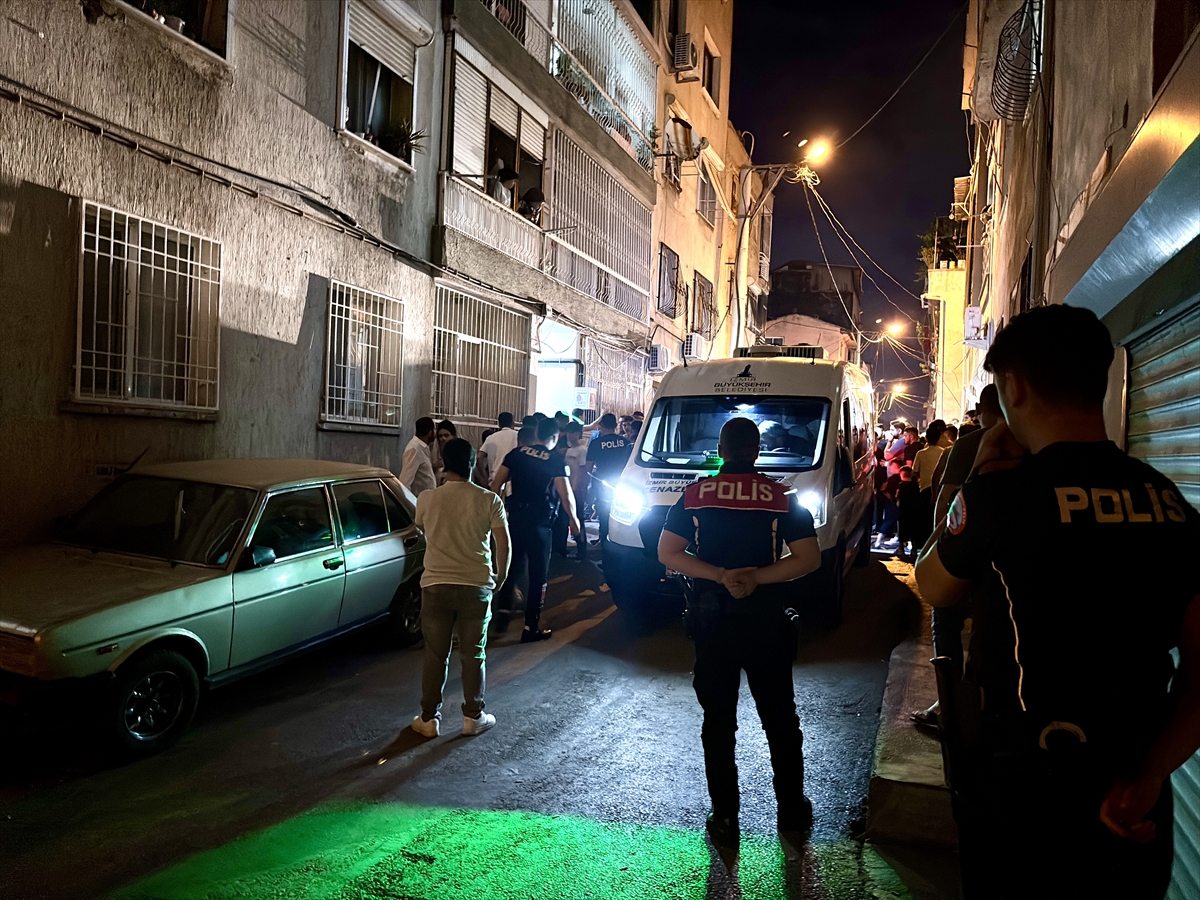 İzmir'de bir kadın tartıştığı kocasını tabancayla öldürdü