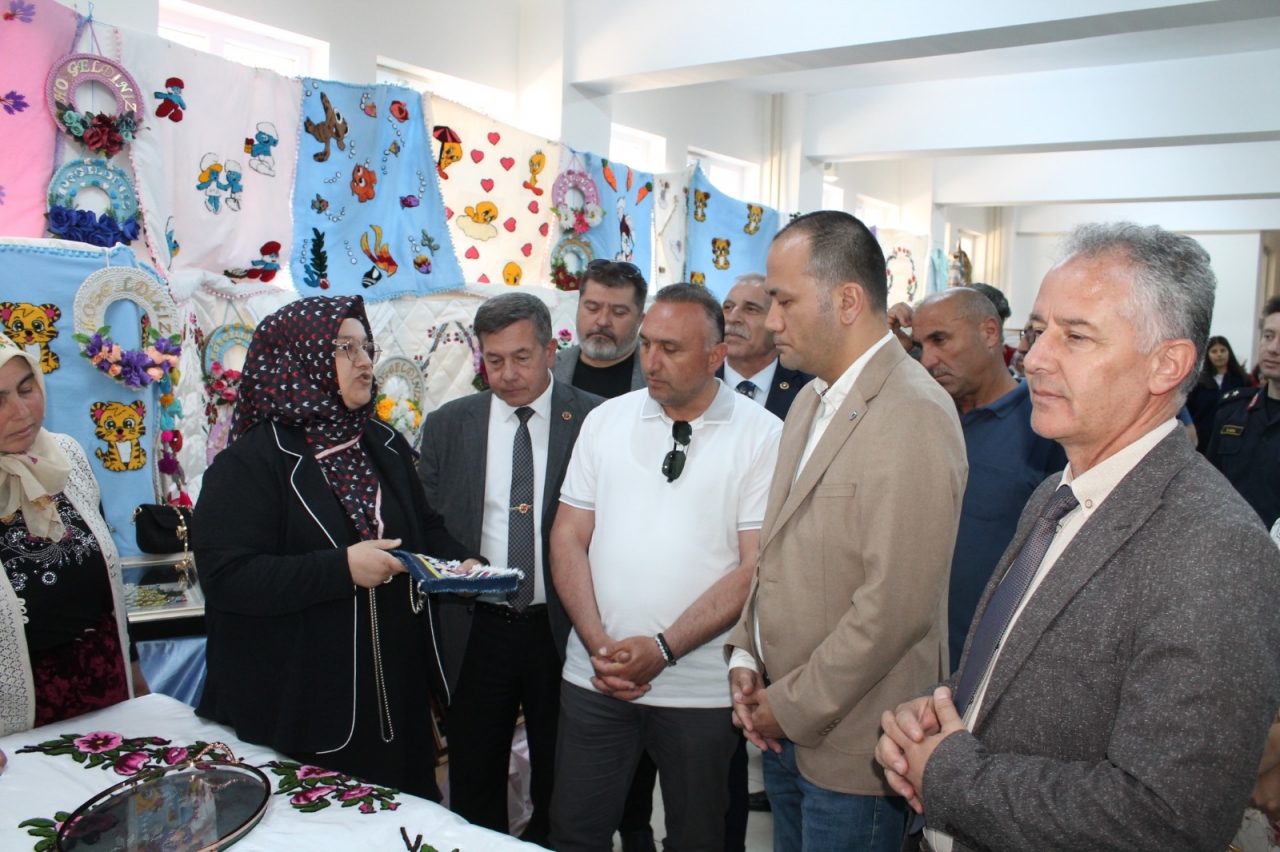 Çay'da "Karma El Sanatları Sergisi" açıldı