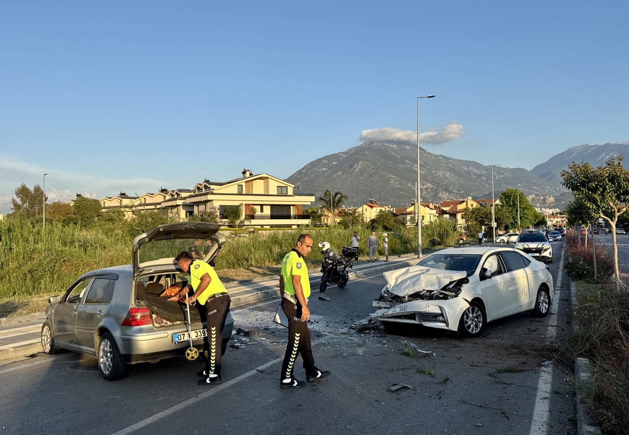 Fethiye'de otomobiller çarpıştı, 1 kişi öldü, 3 kişi yaralandı
