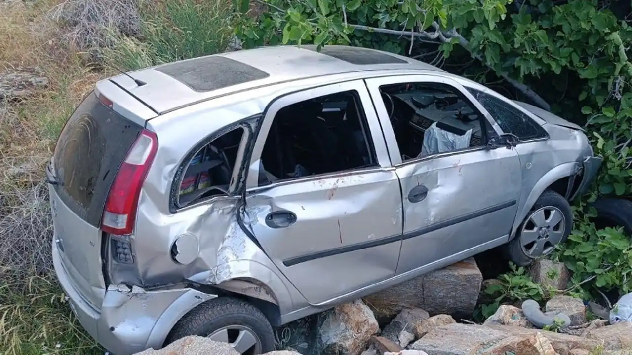 Uşak’ta Otomobil Şarampole Yuvarlandı: 4 Yaralı