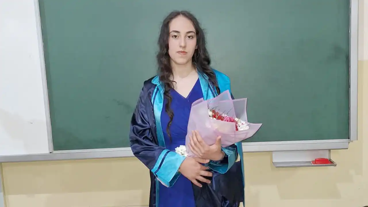 Uşak'ta 17 Yaşındaki Genç Kız Canına Kıydı