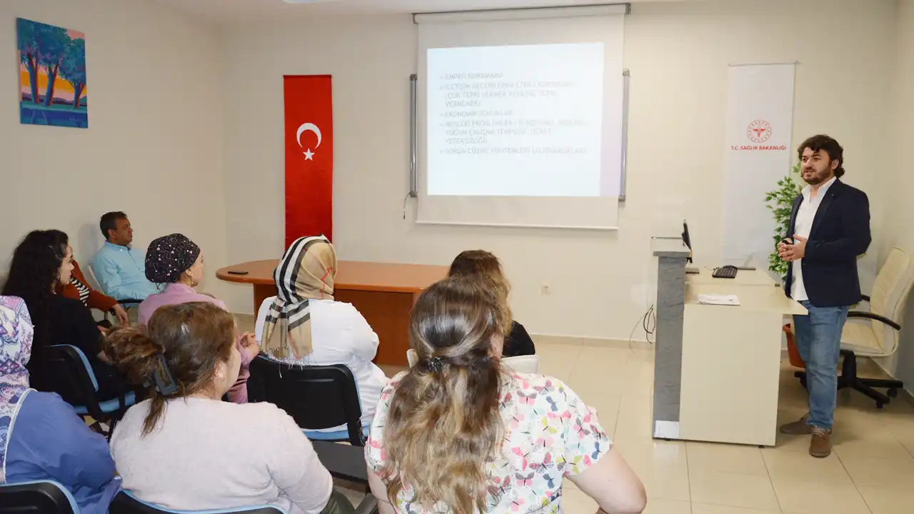 Hastane Personeline Hasta Memnuniyeti İçin İletişim Eğitimi