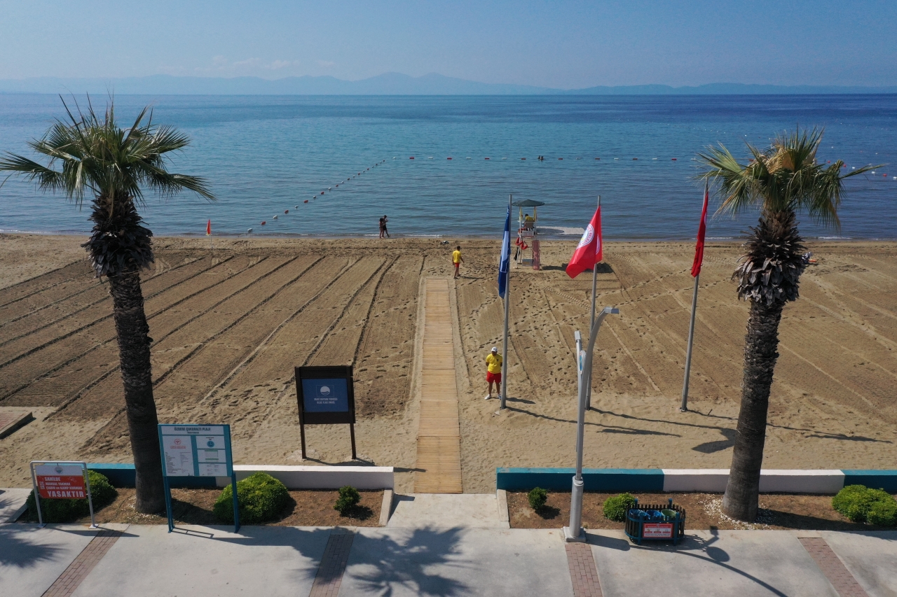 İzmir mavi bayraklı plajlarıyla çevreci turizmde yükseliyor