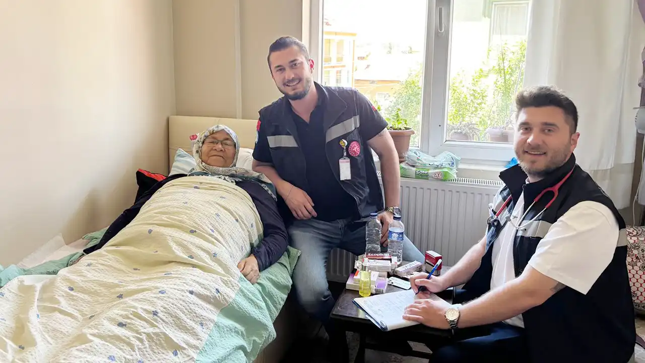 Uşak’ta Evde Sağlık Ekipleri Şifa Dağıtıyor