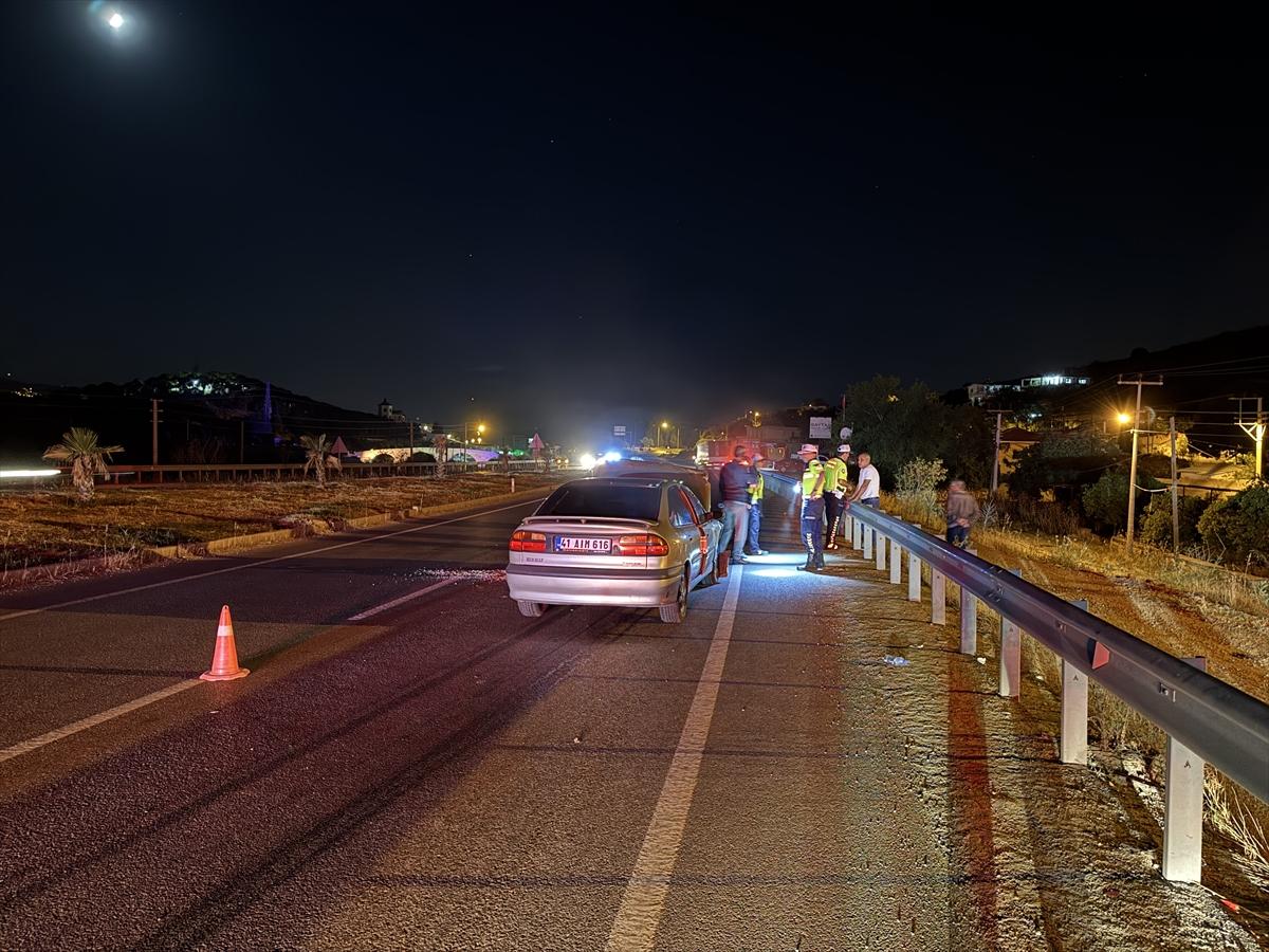 Aydın'da iki otomobil çarpıştı, 2 kişi öldü, 3 kişi yaralandı