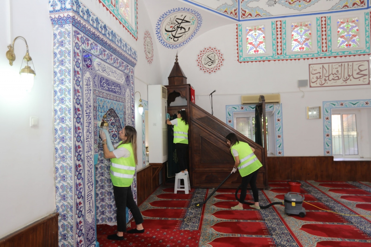 Muğla'da camiler bayram öncesi temizleniyor