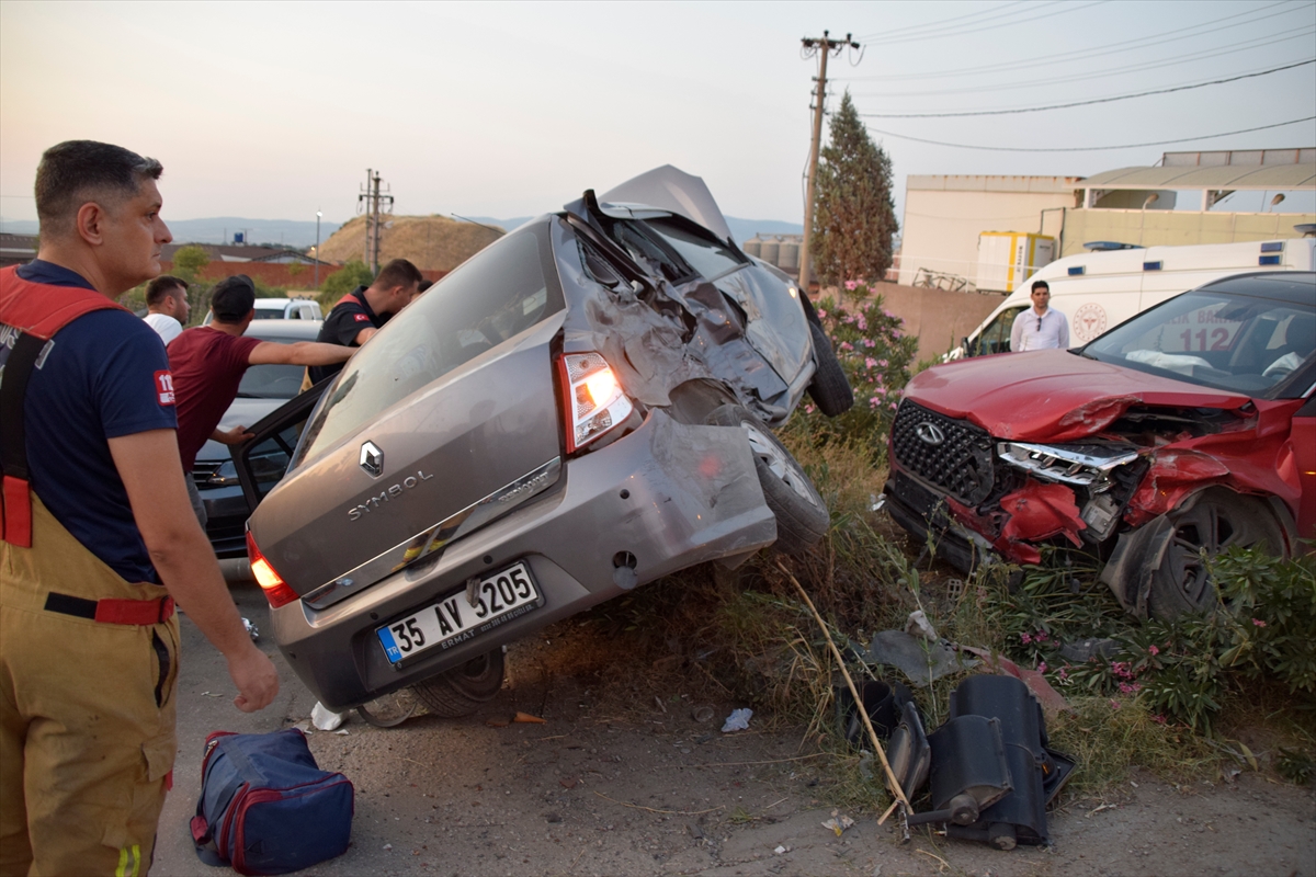 İki Otomobilin Çarpışması Sonucu 5 Kişi Yaralandı