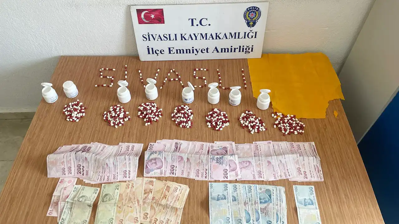 Uşak ve Sivaslı’da Operasyon: 3 Zehir Taciri Tutuklandı