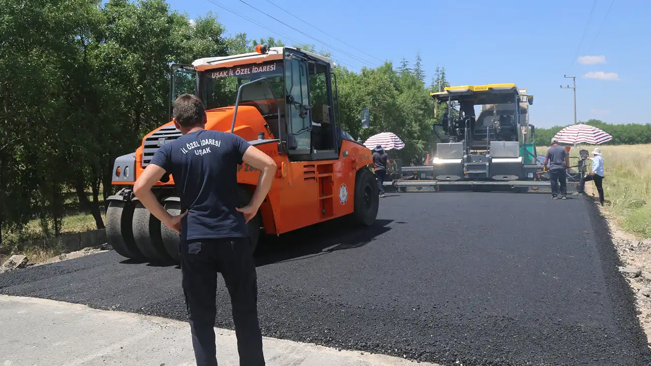 Mesudiye Köy Yoluna Sıcak Asfalt Serim Çalışması Başladı