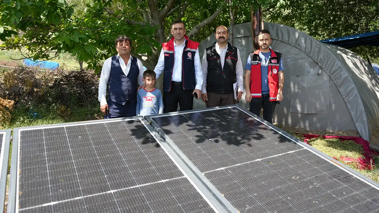 Uşak’ta Yaylacılara Çadır ve Güneş Enerjisi Desteği