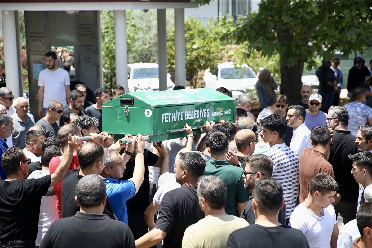 Muğla'da kanyonda başına taş düşmesi sonucu vefat eden çocuk defnedildi