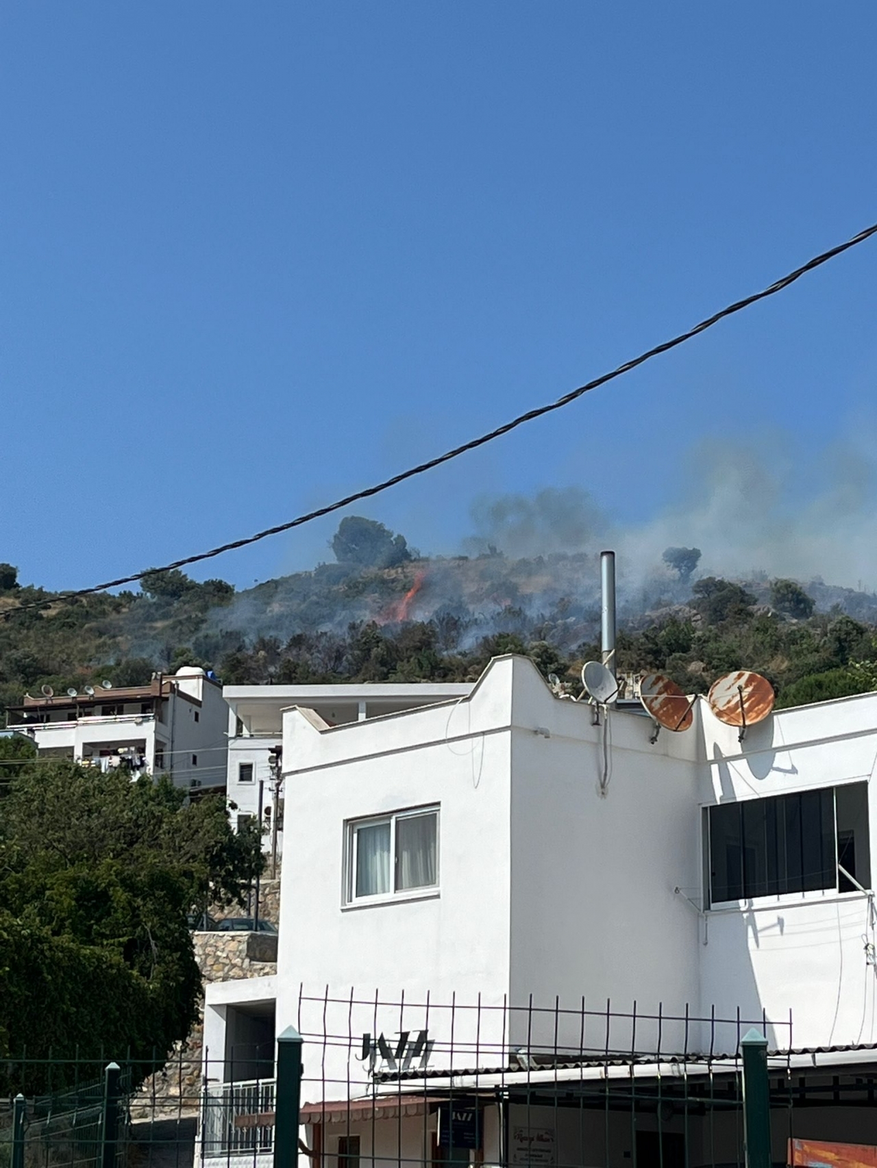 Bodrum'da makilik alanda çıkan yangın söndürüldü