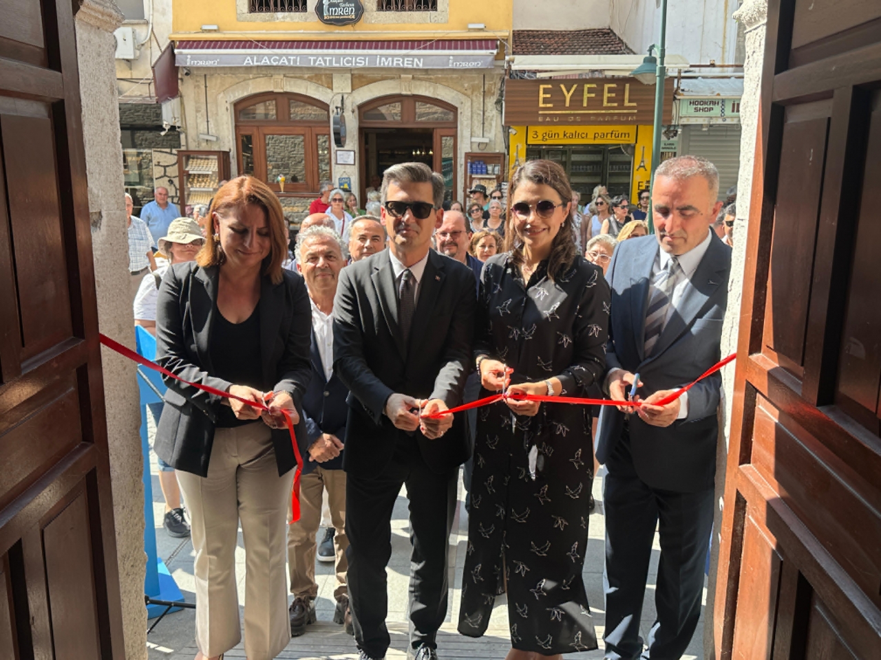 Çeşme'de halk eğitim kursiyerlerinin çalışmaları sergilendi