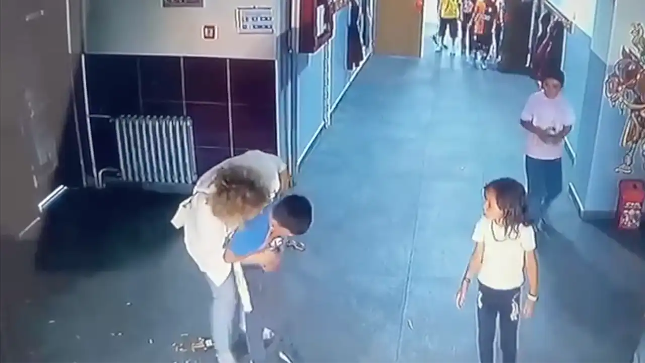 Aytül Öğretmen Krakerle Boğulan Öğrencisini Hayata Döndürdü