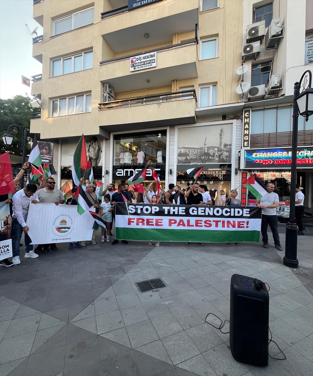 Kuşadası'nda İsrail'in Gazze'ye yönelik saldırıları protesto edildi