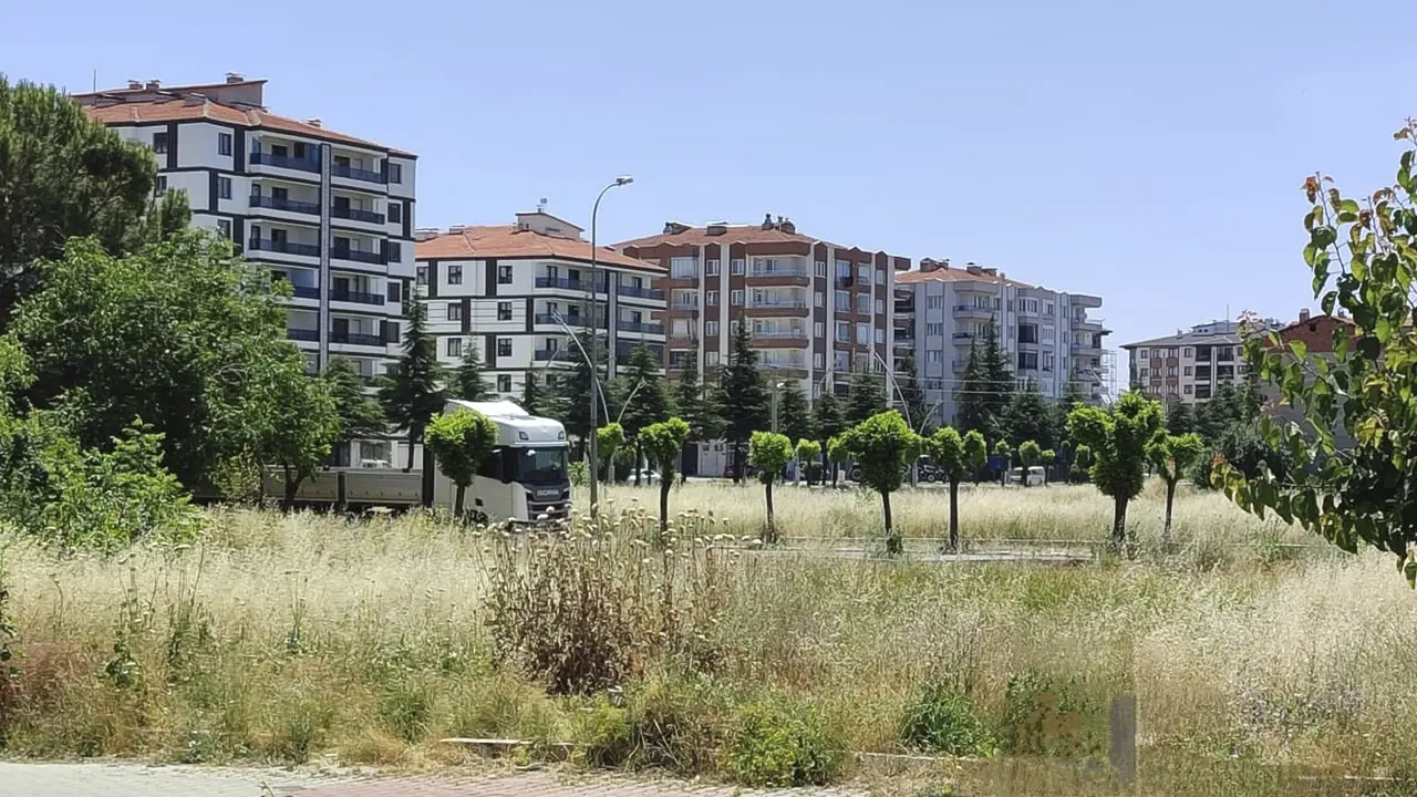 Uşak’ta Mahalle Sakinleri Tepkili: “Çocuklarımızı Dışarı Çıkaramıyoruz”