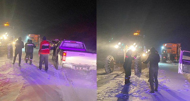 Uşak'ta dağ yolunda mahsur kalan 16 kişi kurtarıldı