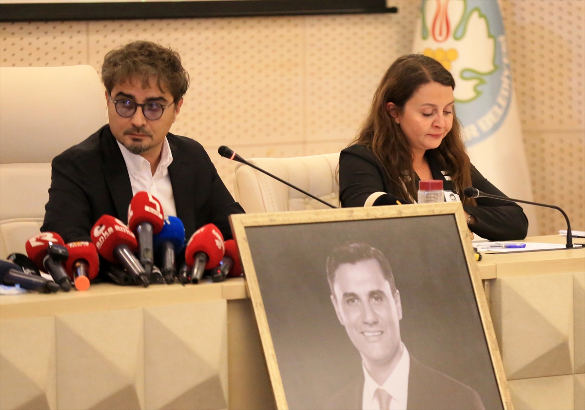 Ferdi Zeyrek'in vefatının ardından Manisa Büyükşehir Belediye Başkanlığına Besim Dutlulu seçildi