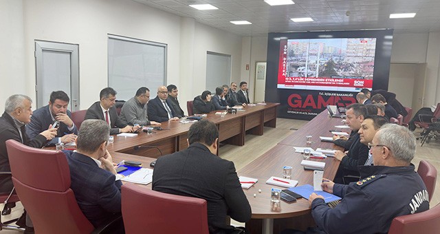 UŞAK VALİLİĞİ, TÜRKİYEDE YAŞANAN DEPREM FELAKETİYLE İLGİLİ AÇIKLAMA YAPTI