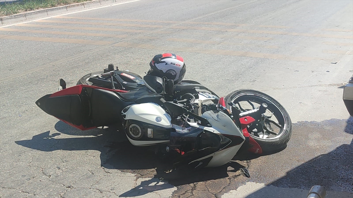 Ödemiş'te otomobille çarpışan motosikletin sürücüsü yaralandı