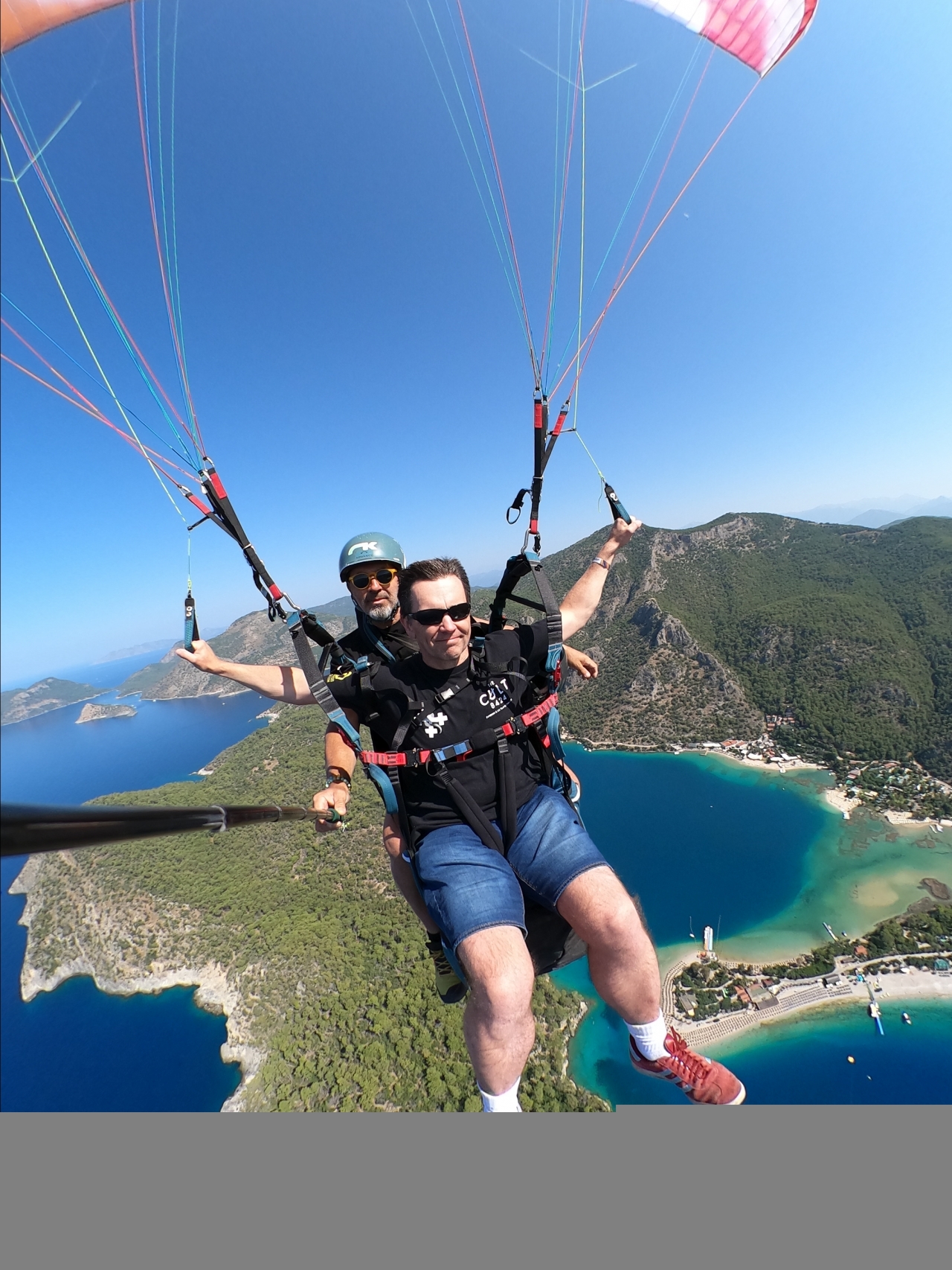 Görme engelli İngiliz turistin uçma hayali Fethiye'de gerçekleşti