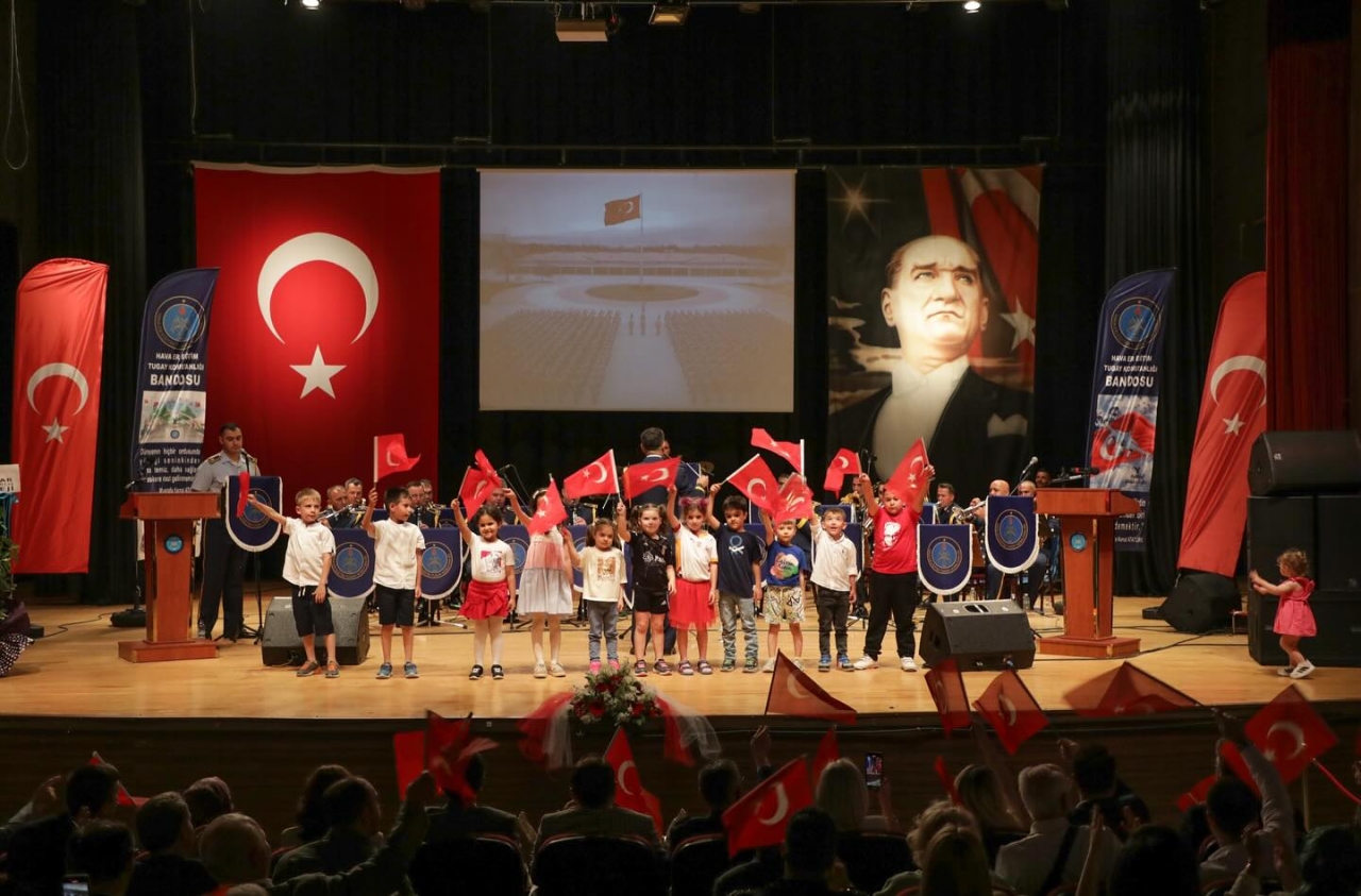 Kütahya'da "Ordu millet el ele" konseri düzenlendi