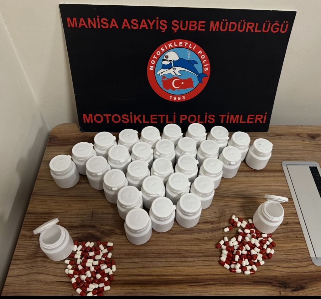 Yunusemre'de uyuşturucu bulunan otomobildeki 4 kişi gözaltına alındı