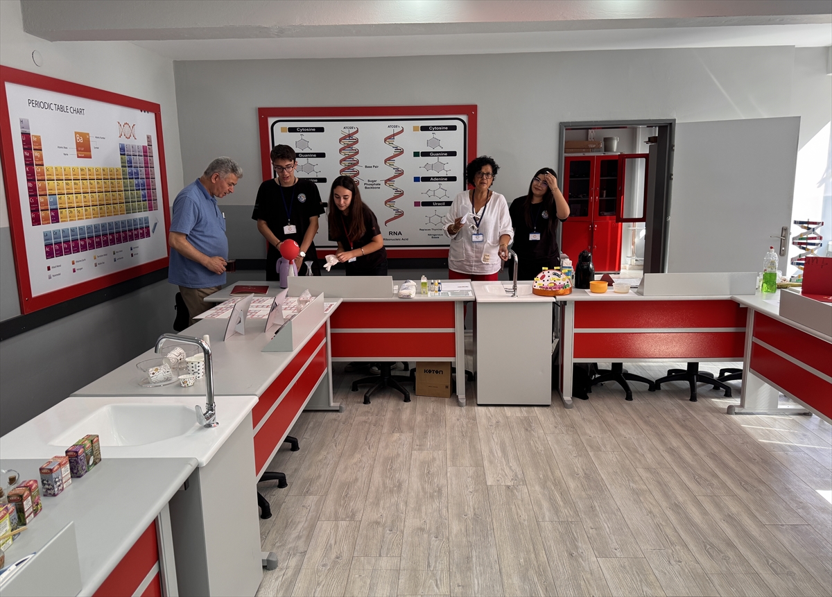 İzmir'de şehidin adının verildiği okula laboratuvar kuruldu